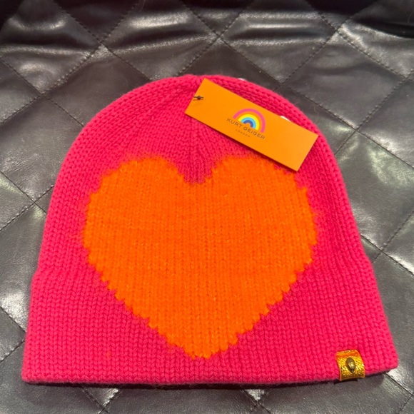 Kurt Geiger Fuzzy Heart Beanie - Picture 5 of 7